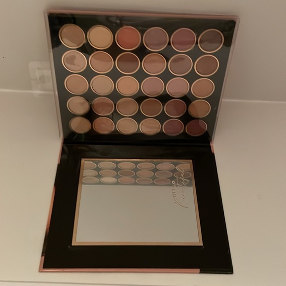 ELLEN TRACY Glam eyeshadow palette in box with sealed mirror. Cruelty free vegan - Picture 7 of 17